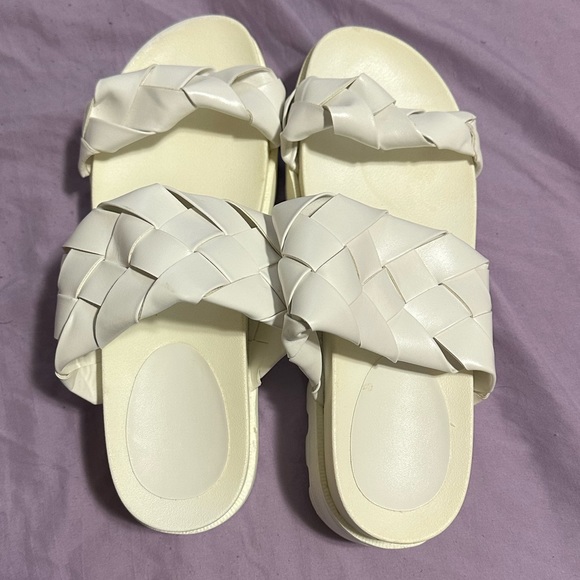 White platform sandals - Picture 1 of 4